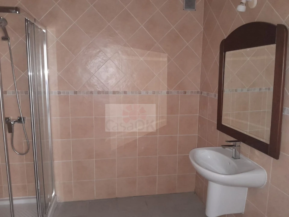 Moradia T3 para Venda em Salir de Matos Foto 10