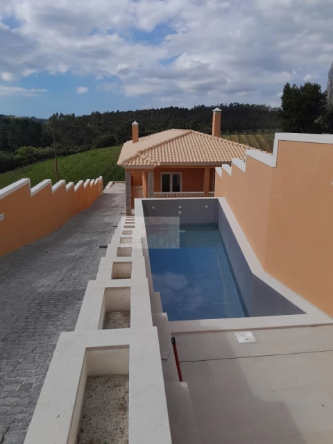 Moradia T3 para Venda em Salir de Matos