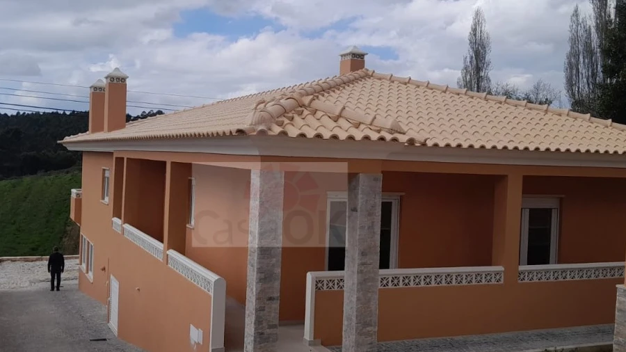 Moradia T3 para Venda em Salir de Matos