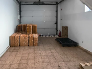 Loja para Venda em Torres Novas (Santa Maria, Salvador e Santiago)