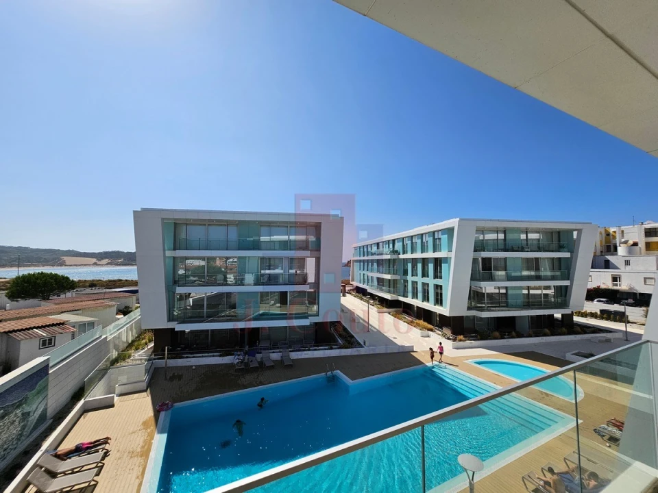 Apartamento T2 para Venda em São Martinho do Porto Foto 1