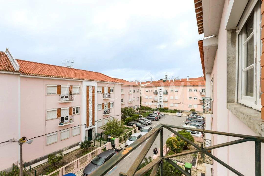 Apartamento T2 para Venda em Alvalade Foto 5