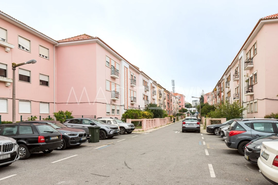 Apartamento T2 para Venda em Alvalade Foto 4