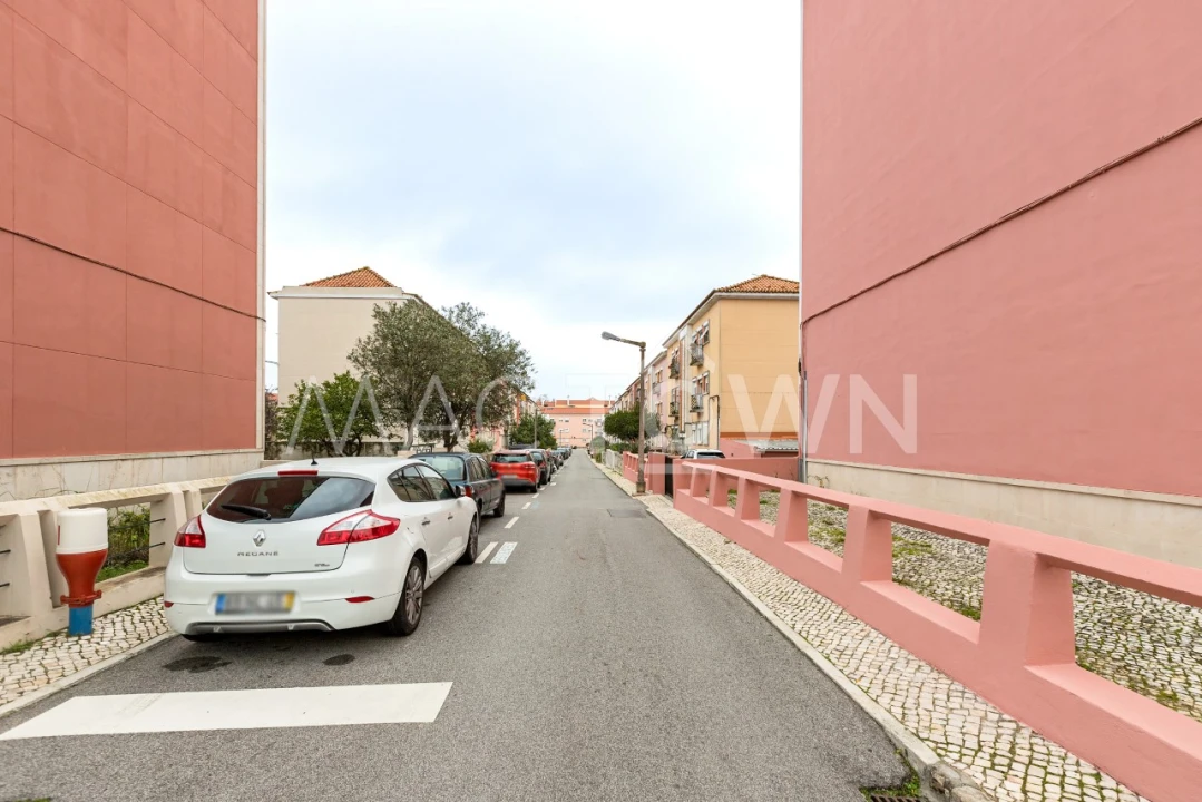 Apartamento T2 para Venda em Alvalade Foto 5