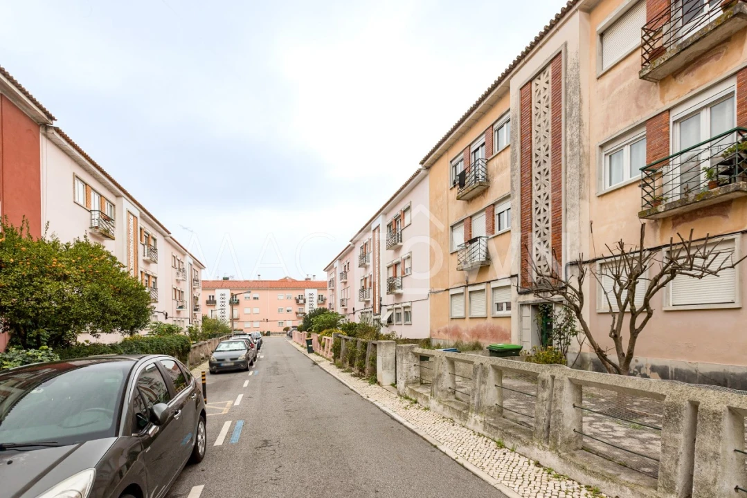 Apartamento T2 para Venda em Alvalade Foto 1