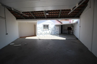 Moradia T2 para Venda em Santa Catarina da Serra e Chainça
