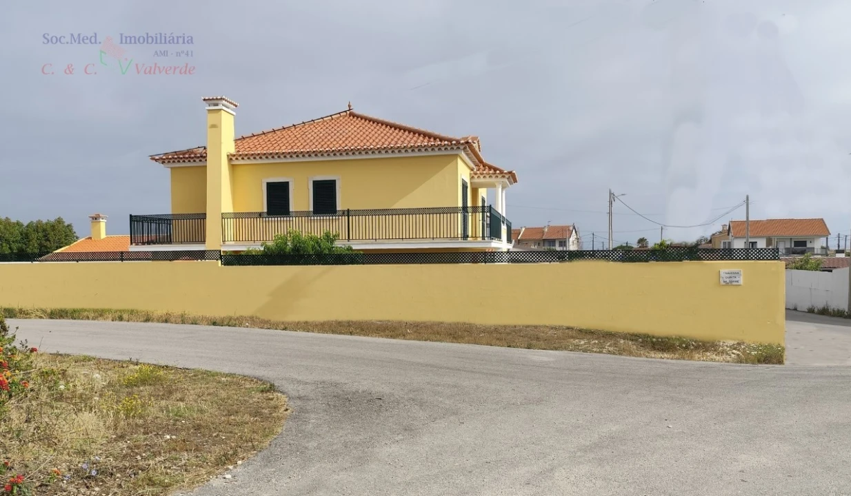 Moradia T4 para Venda em Silveira Foto 10
