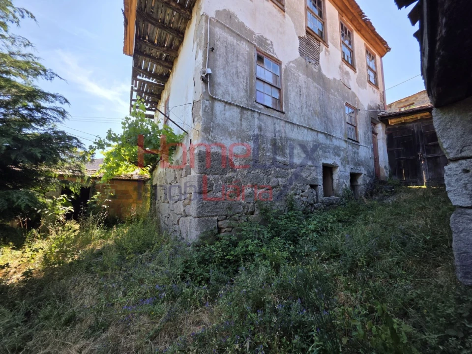 Moradia T4 para Venda em Castro Daire Foto 2