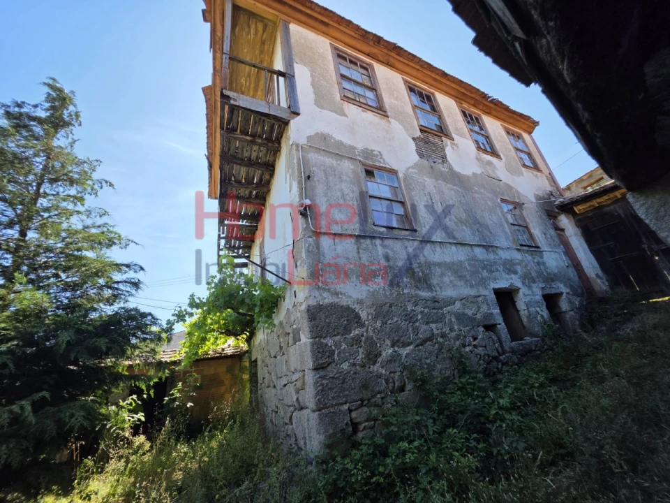 Moradia T4 para Venda em Castro Daire Foto 4