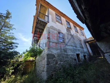 Moradia T4 para Venda em Castro Daire