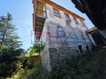 Moradia T4 para Venda em Castro Daire