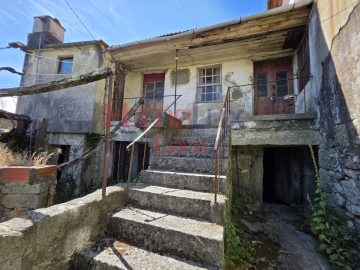 Moradia T4 para Venda em Castro Daire