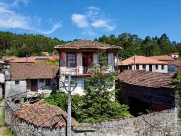 Moradia T4 para Venda em Castro Daire