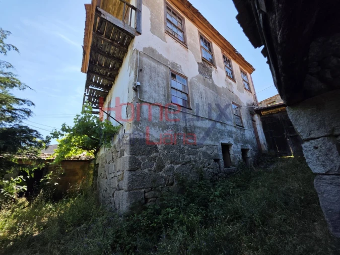 Moradia T4 para Venda em Castro Daire Foto 3