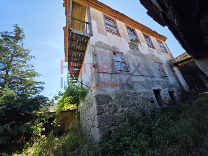 Moradia T4 para Venda em Castro Daire Foto 4
