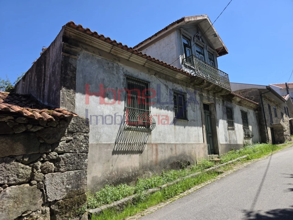 Moradia T4 para Venda em Castro Daire Foto 3