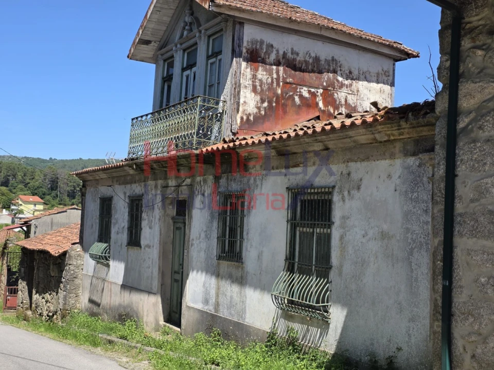 Moradia T4 para Venda em Castro Daire Foto 2