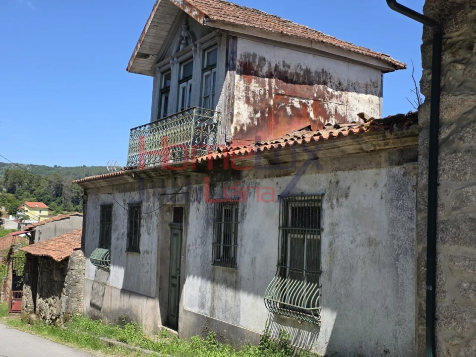 Moradia T4 para Venda em Castro Daire Foto 6