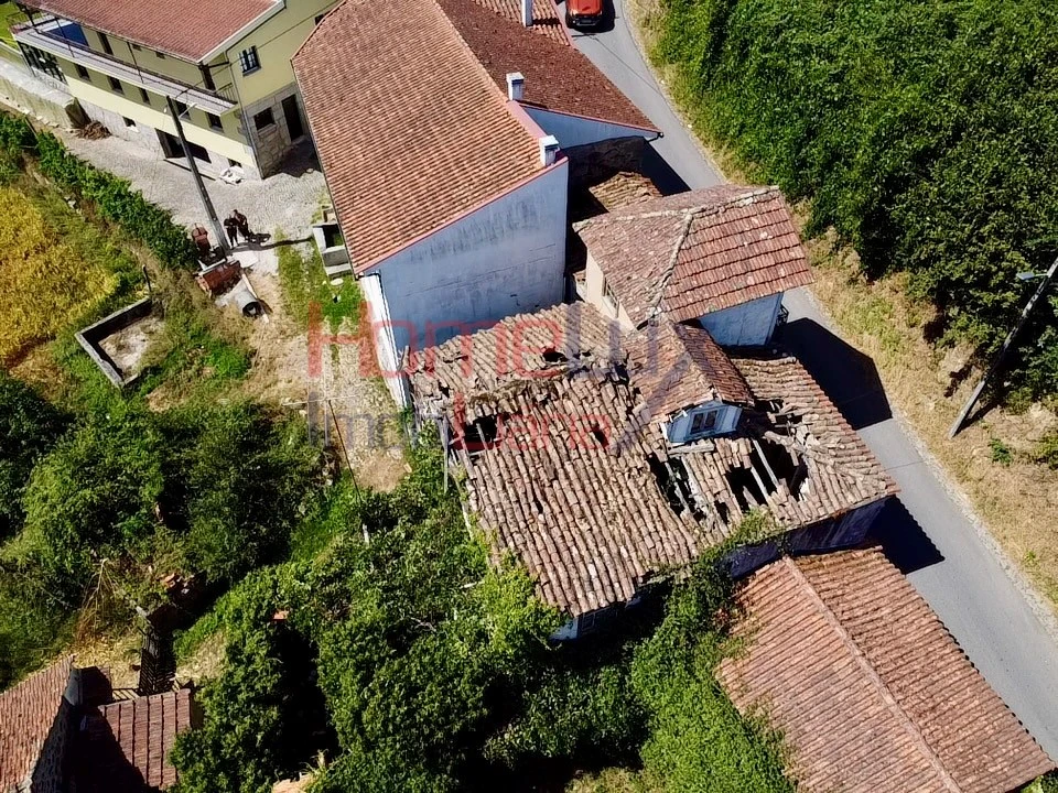 Moradia T4 para Venda em Castro Daire Foto 1