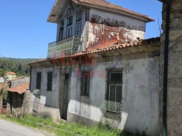 Moradia T4 para Venda em Castro Daire