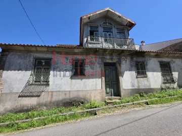 Moradia T4 para Venda em Castro Daire
