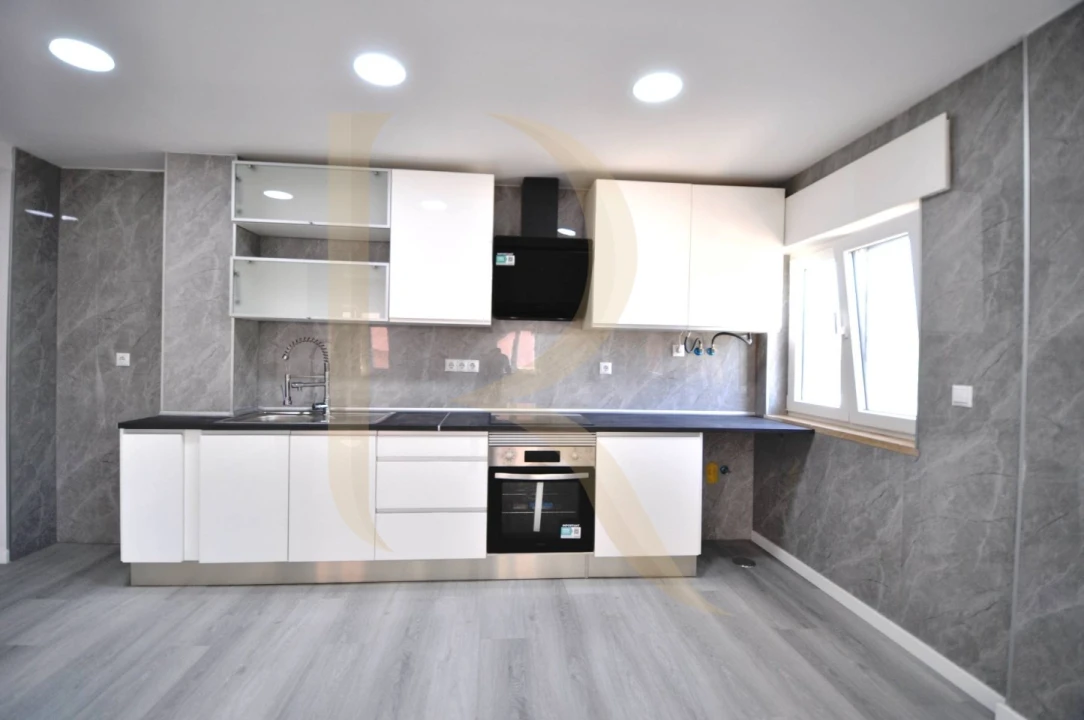 Apartamento T2 para Venda em Corroios Foto 5