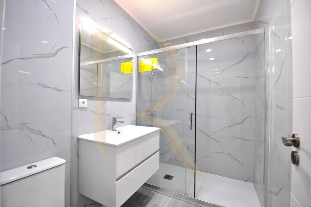 Apartamento T2 para Venda em Corroios Foto 9