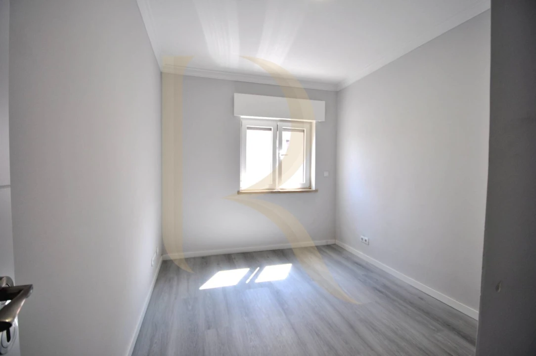 Apartamento T2 para Venda em Corroios Foto 10