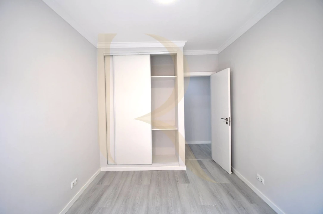 Apartamento T2 para Venda em Corroios Foto 11