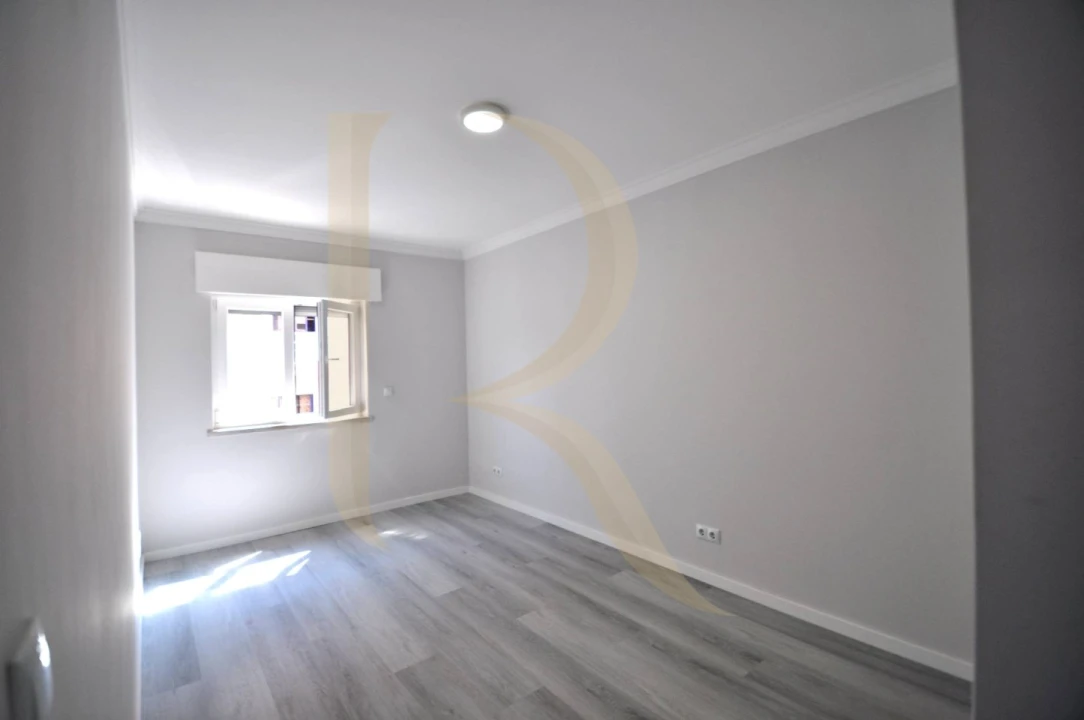Apartamento T2 para Venda em Corroios Foto 13