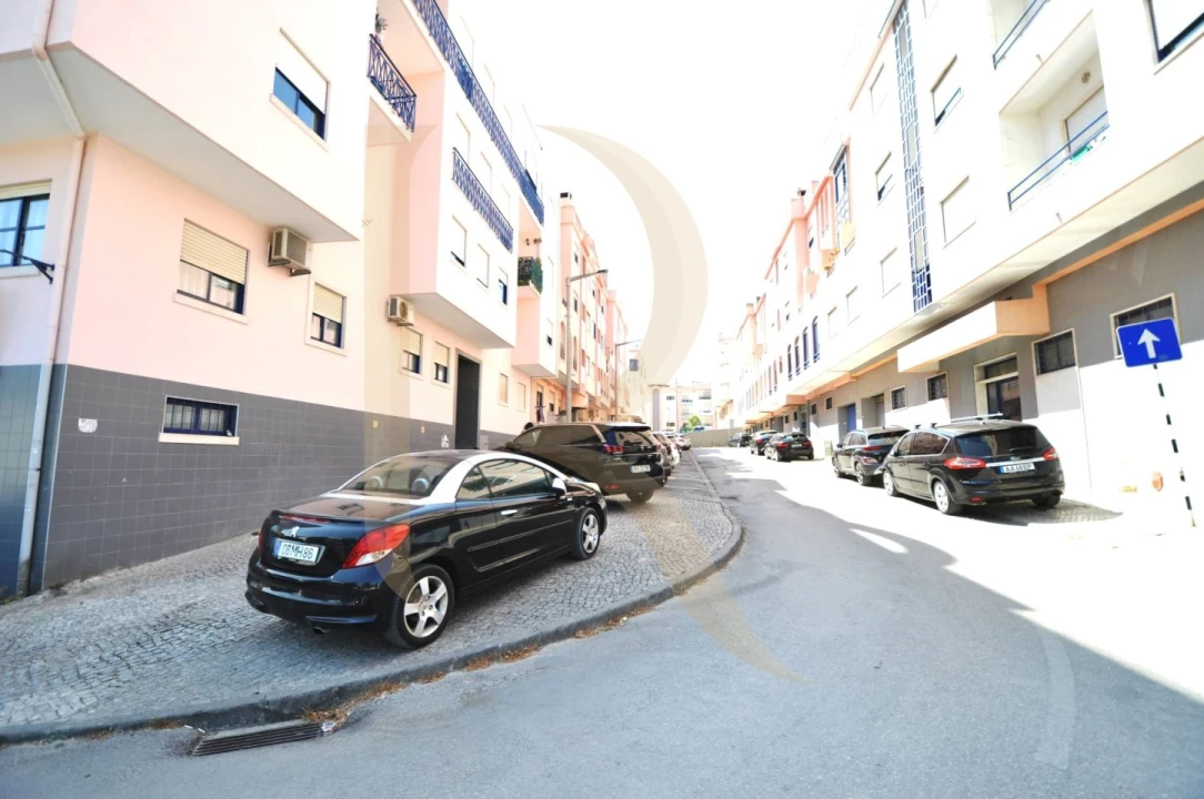 Apartamento T2 para Venda em Corroios Foto 17