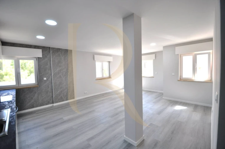 Apartamento T2 para Venda em Corroios Foto 3
