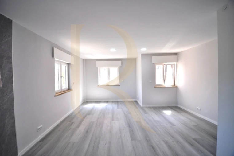 Apartamento T2 para Venda em Corroios Foto 4