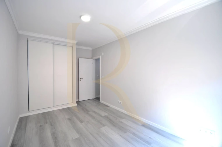 Apartamento T2 para Venda em Corroios Foto 15