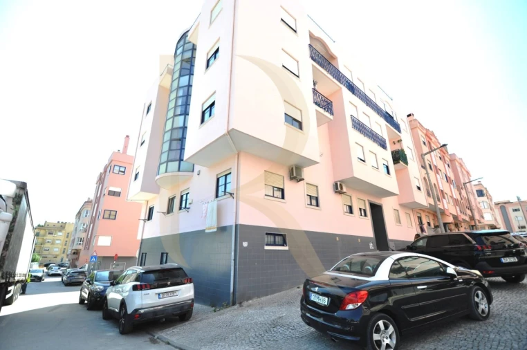 Apartamento T2 para Venda em Corroios Foto 16