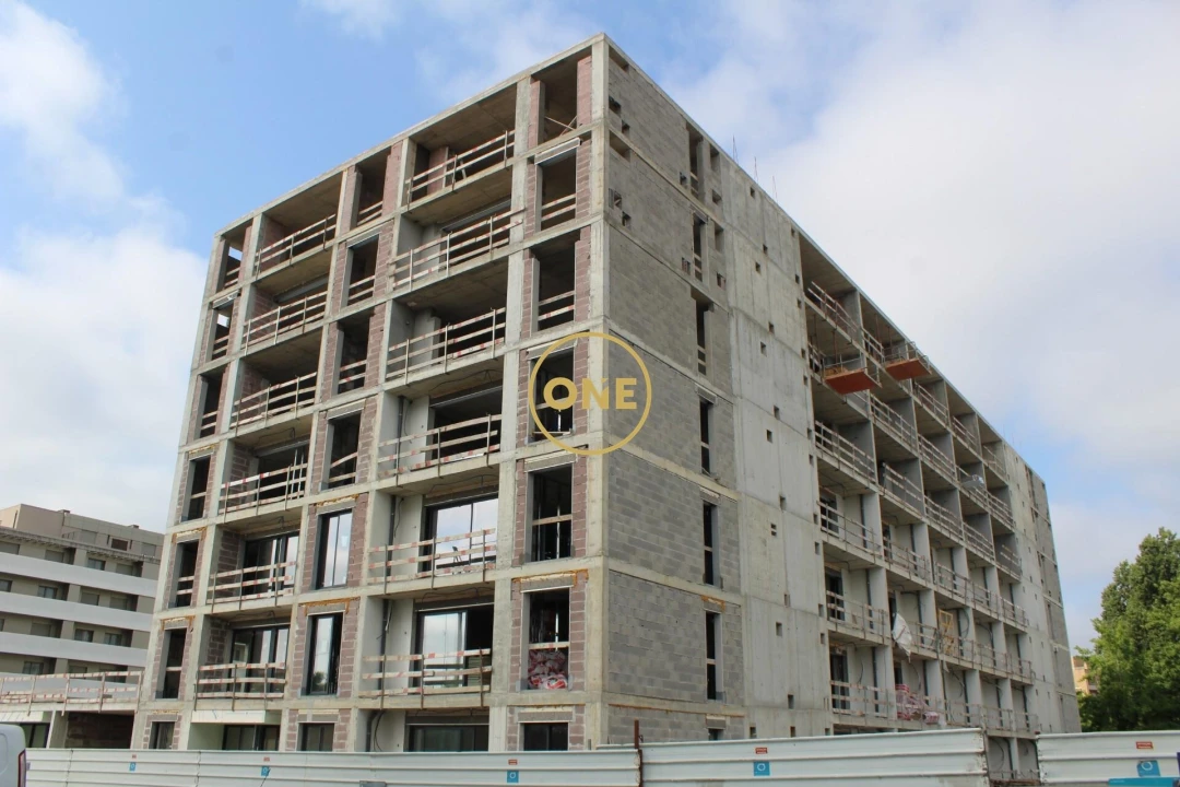 Apartamento T2 para Venda em Antas e Abade de Vermoim Foto 1
