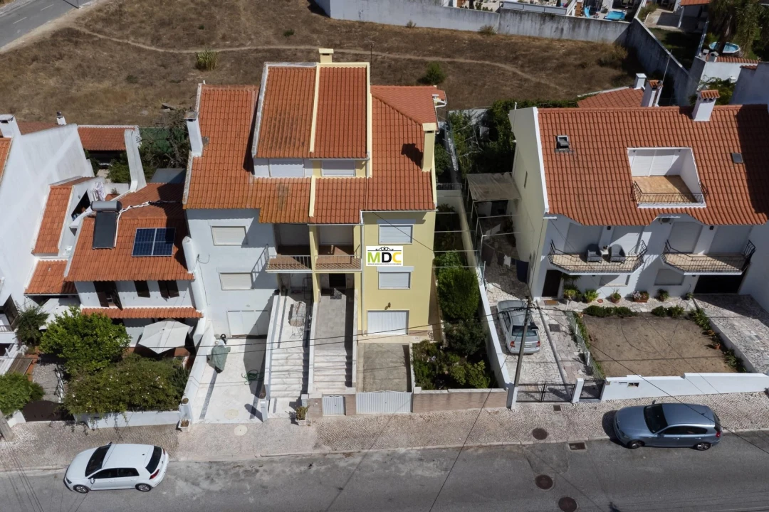 Moradia T5 para Venda em Charneca de Caparica e Sobreda Foto 4