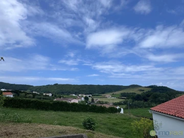 Moradia T4 para Venda em Ribeirinha