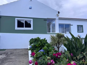 Moradia T4 para Venda em Ribeirinha