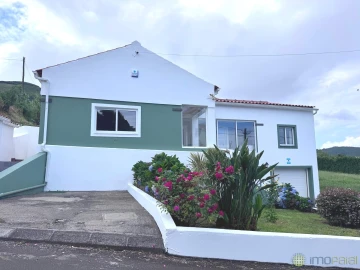 Moradia T4 para Venda em Ribeirinha