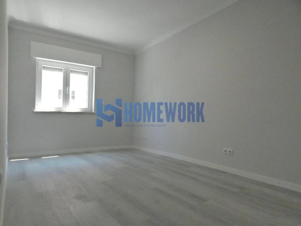 Apartamento T2 para Venda em Corroios Foto 9