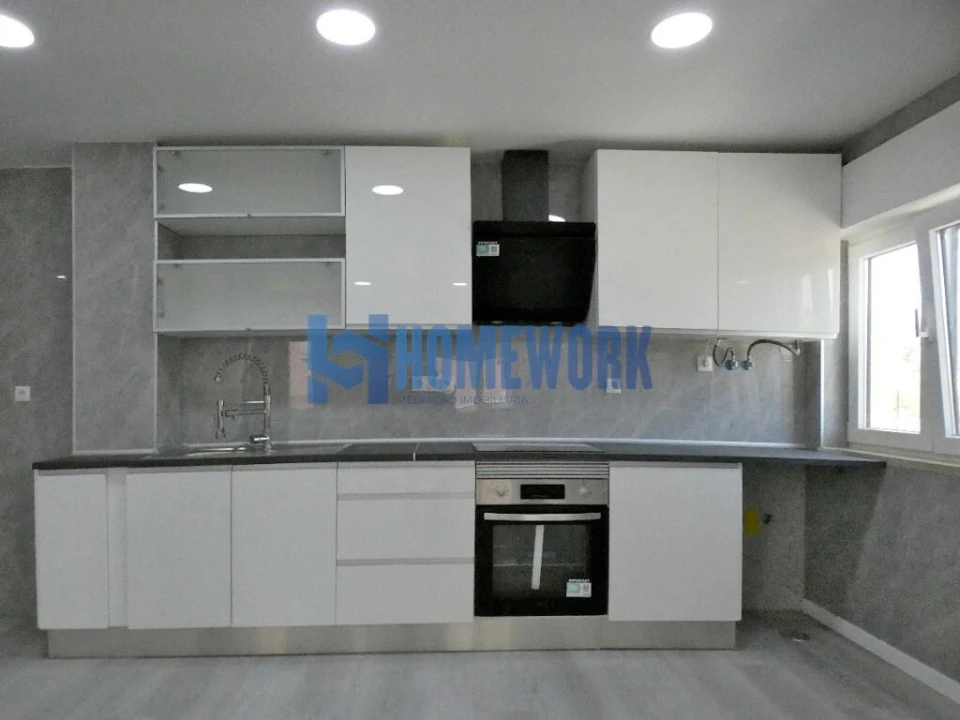Apartamento T2 para Venda em Corroios Foto 13