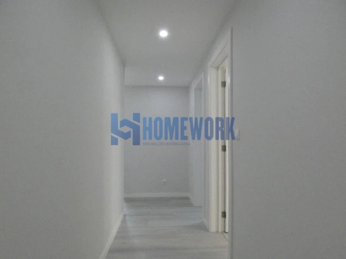 Apartamento T2 para Venda em Corroios Foto 11