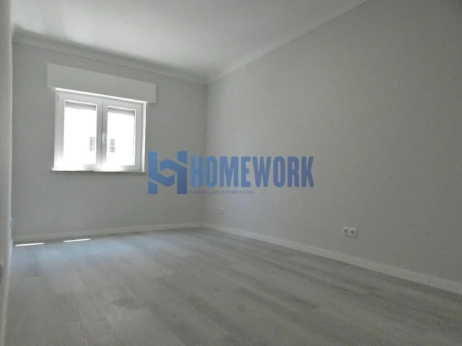 Apartamento T2 para Venda em Corroios Foto 9