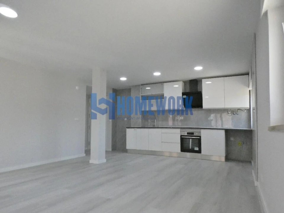 Apartamento T2 para Venda em Corroios Foto 1
