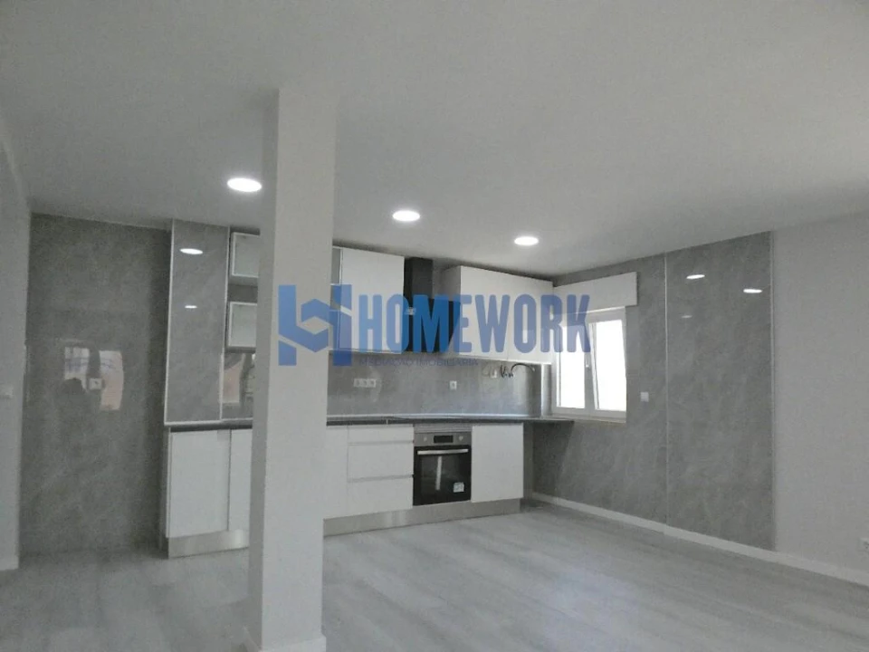 Apartamento T2 para Venda em Corroios Foto 16