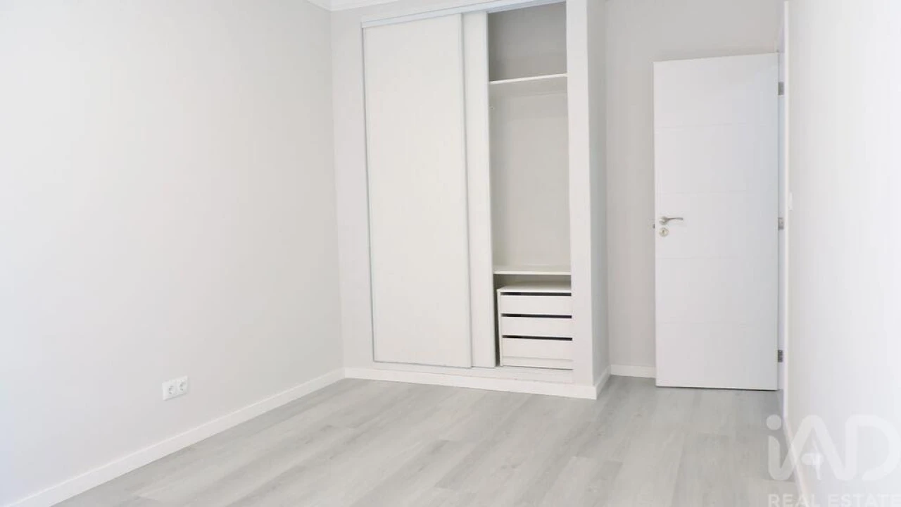 Apartamento para Venda em Corroios Foto 17
