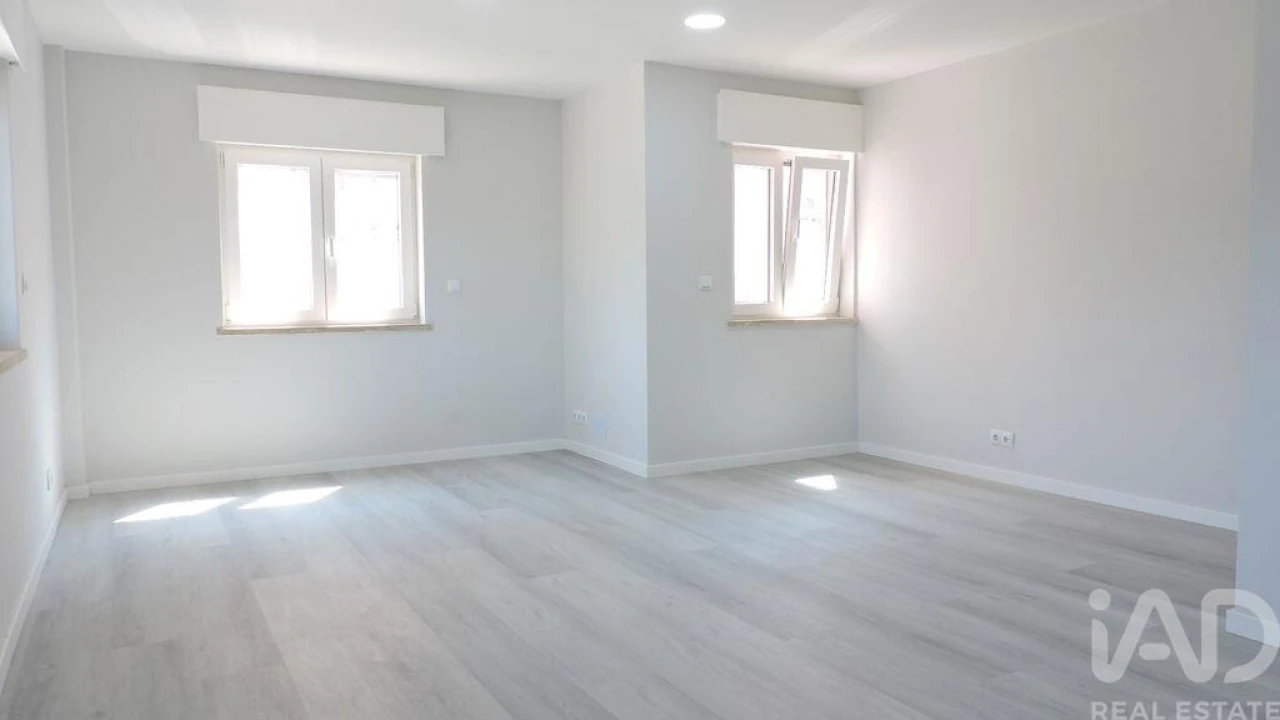 Apartamento para Venda em Corroios Foto 3