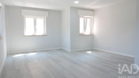 Apartamento para Venda em Corroios
