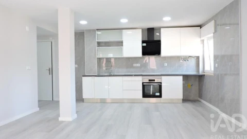 Apartamento para Venda em Corroios